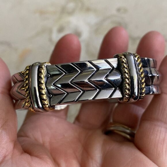 NWOT Two-Tone Silver/Gold & Rhinestone Spring Hinge Cuff Bracelet - Picture 9 of 11